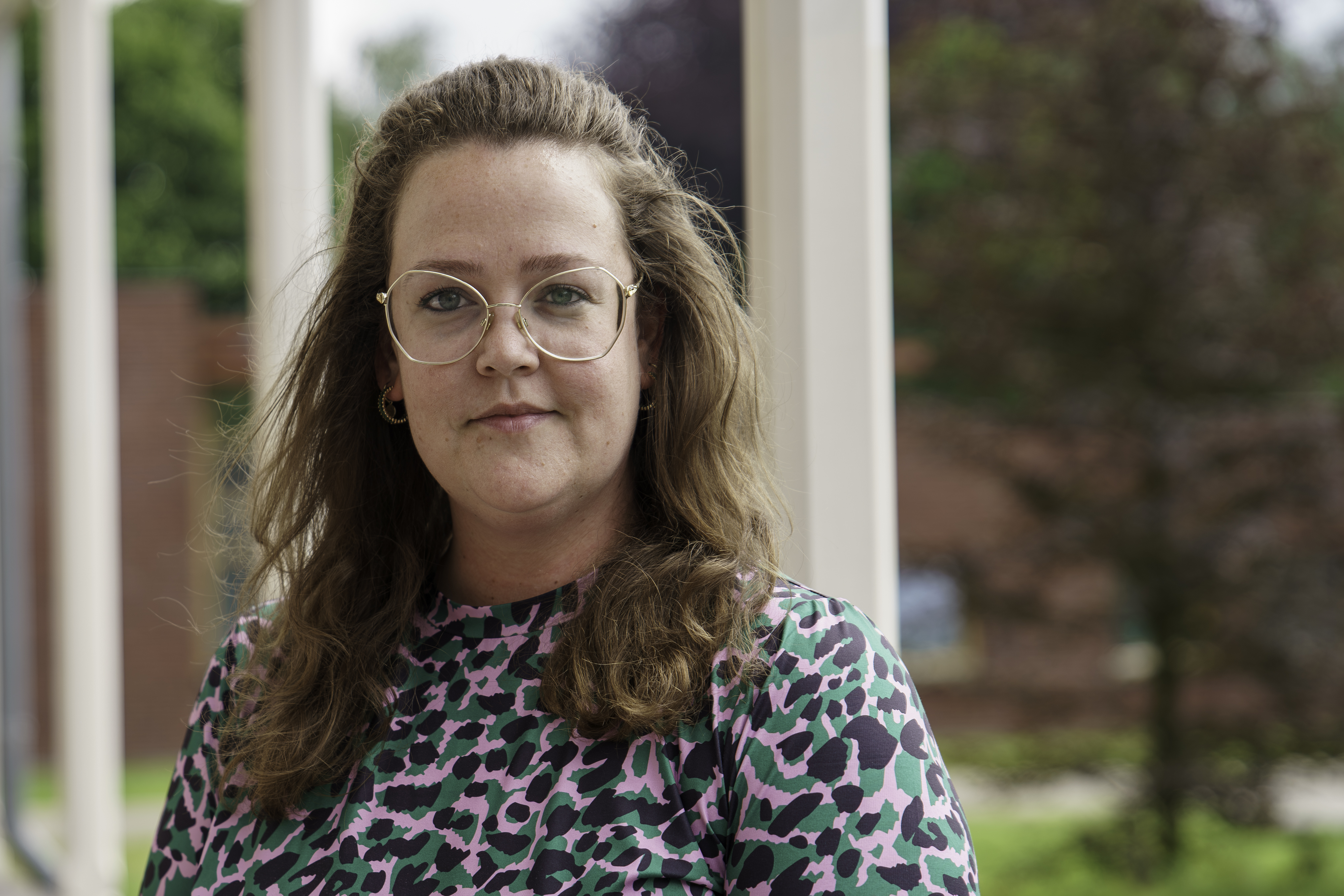 Dr. L. (Loes) van Aken